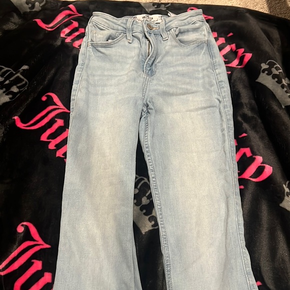 HOLLISTER LIGHT WASH FLARRED JEANS - Picture 1 of 5